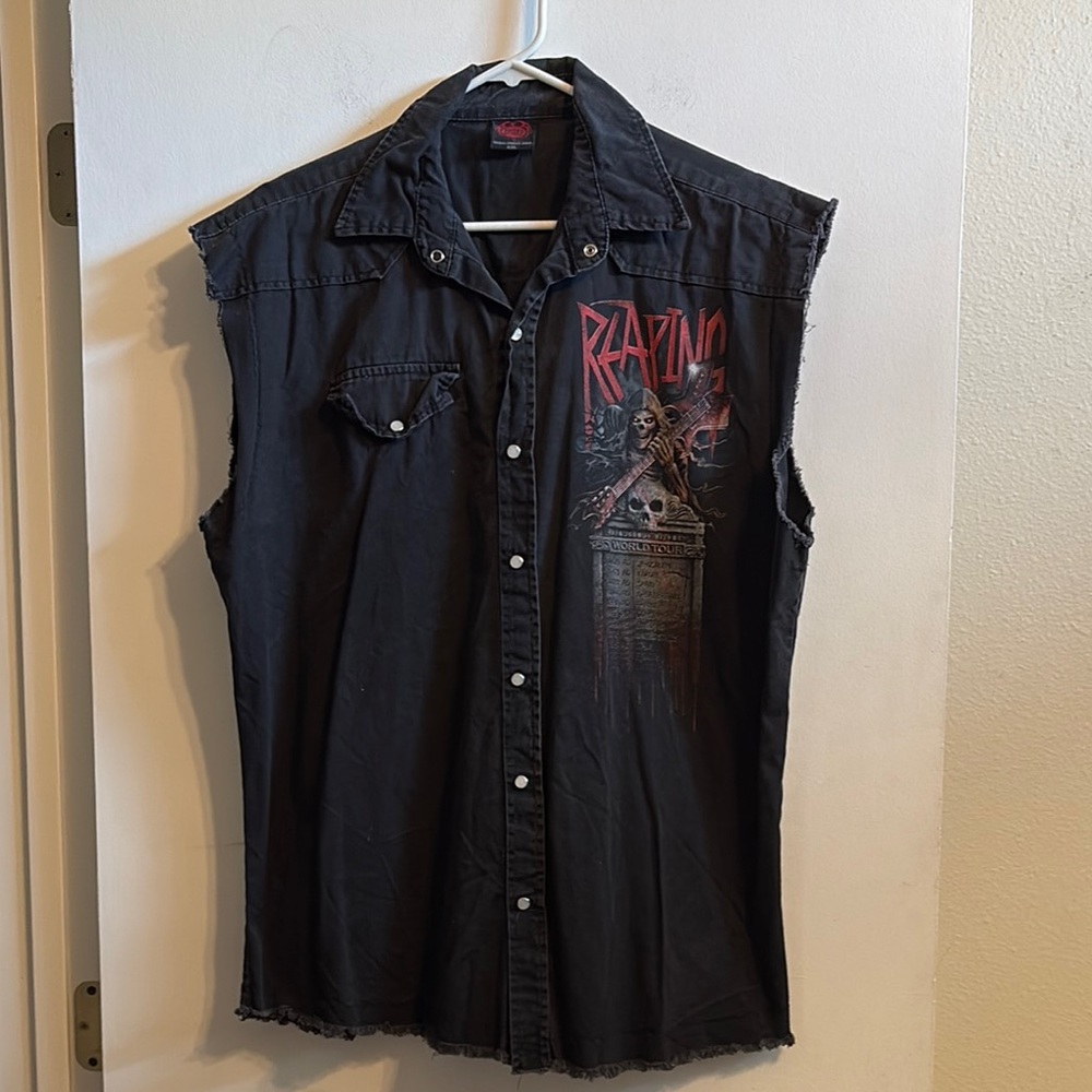 Reaping Black Casual Button Down Sleeveless Shirt with Classic Collar